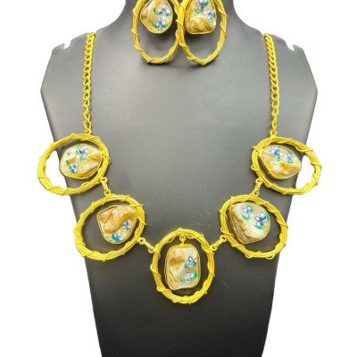 Golden Neckpiece with earrings