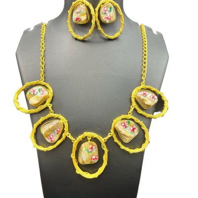 Golden Neckpiece with earrings